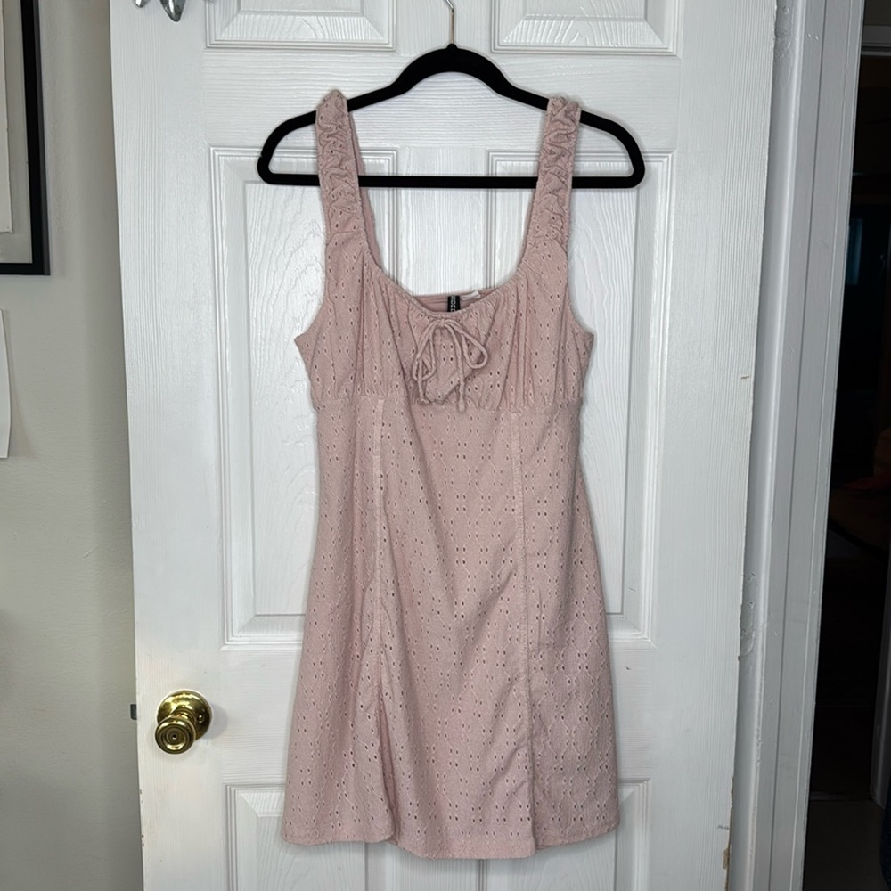 Divided H&M Sleeveless Eyelet lined Summer Dress. Sz M Color Mauve. Never worn.